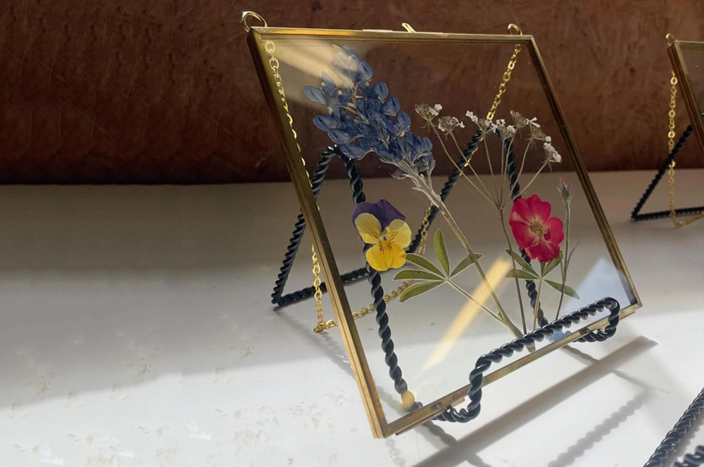 Botanical art: medium size